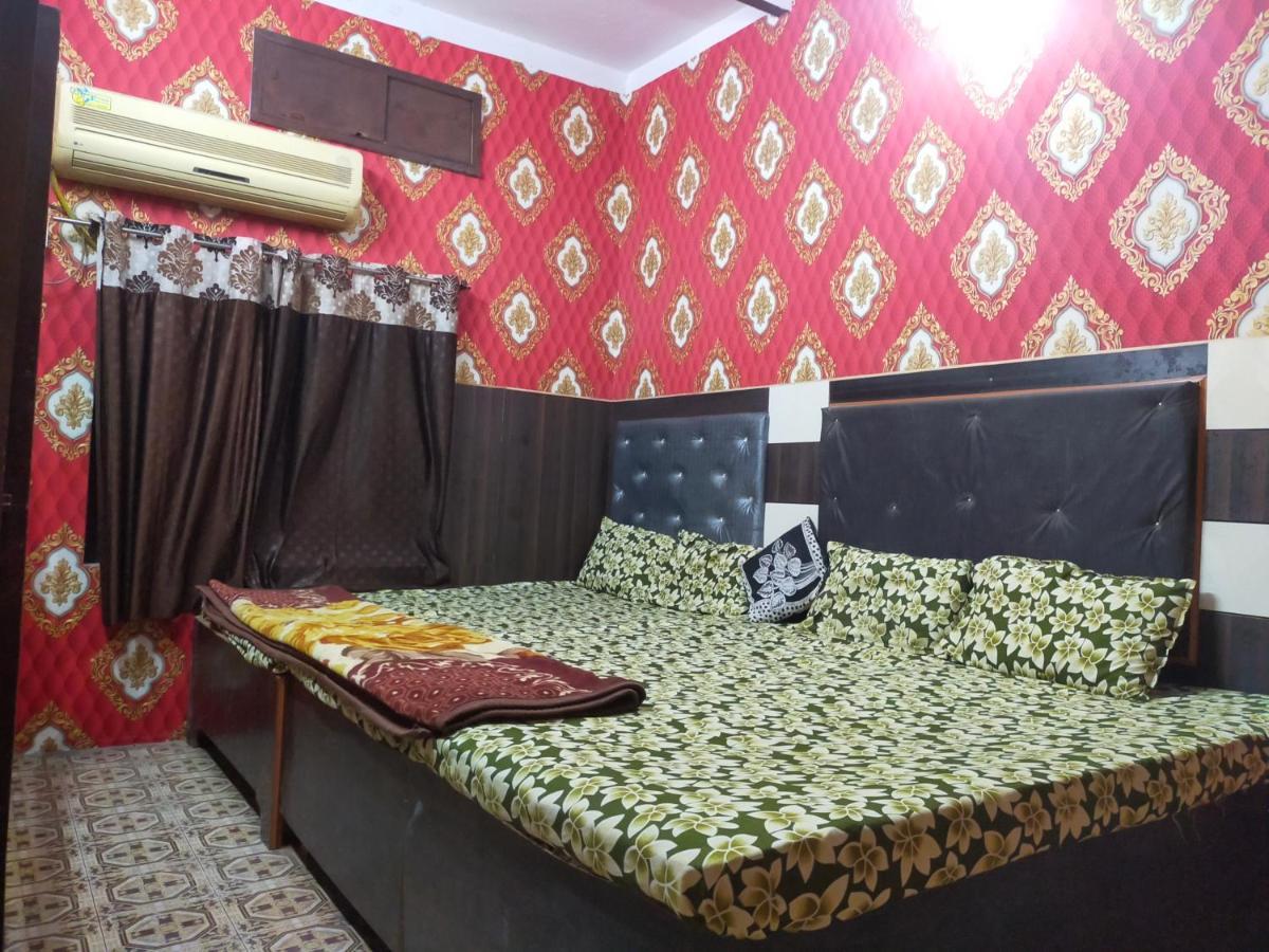 ורנאסי Maa Vaishno Guest House מראה חיצוני תמונה