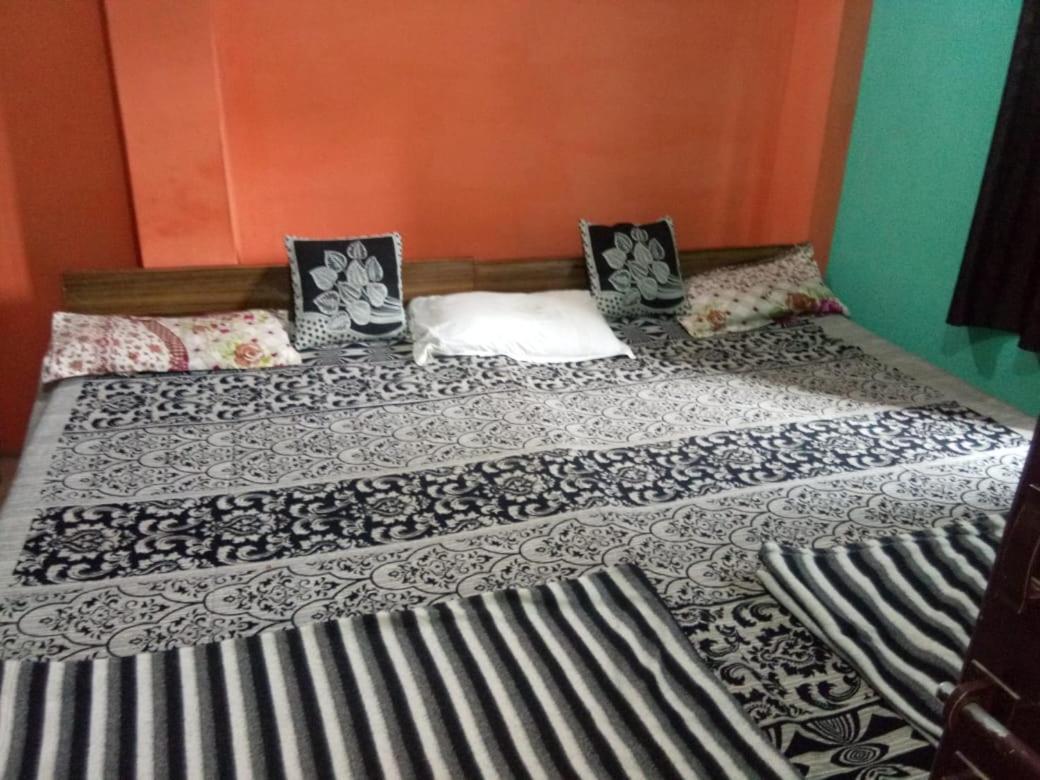 ורנאסי Maa Vaishno Guest House מראה חיצוני תמונה